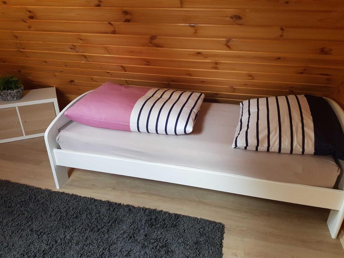 Blockhaus Canow Mit Fahrraedern Экстерьер фото